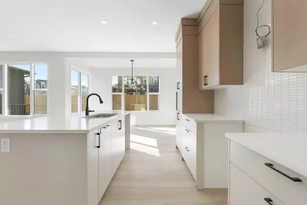 Calgary, AB T3R 2J3,17 Marmot Passage NW