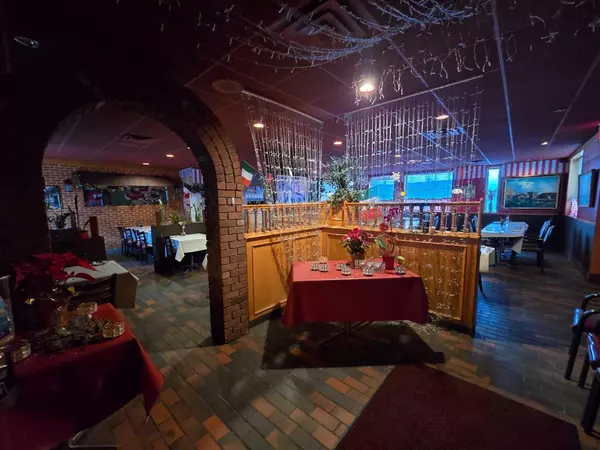 Calgary, AB T2M 0J9,0 16 AVE NW