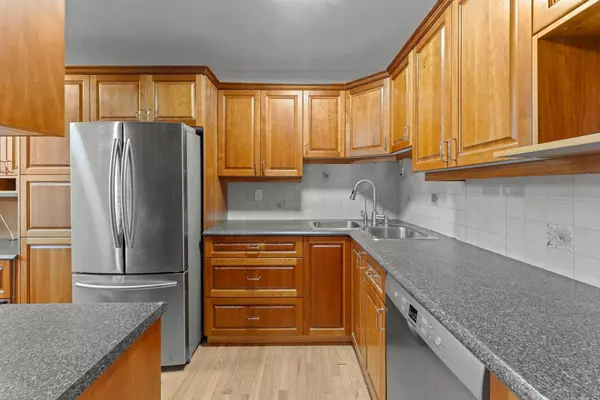 Calgary, AB T3A 2B4,5400 Dalhousie DR NW #33