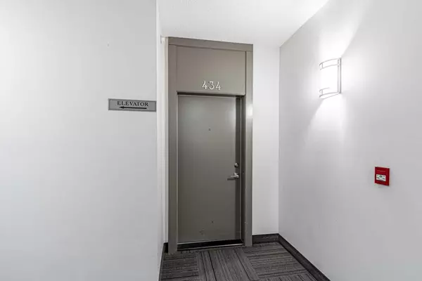 Calgary, AB T3G 0A7,60 Royal Oak PLZ NW #434