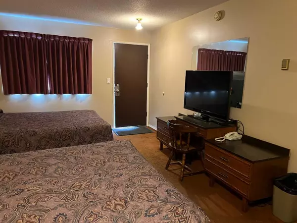 Fox Creek, AB T0H 1P0,108 HIGHWAY AVE