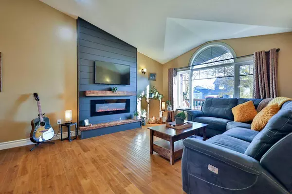 Picture Butte, AB T0K 1V0,706 Northridge AVE