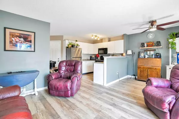 Airdrie, AB T4B3C5,760 Railway Gate SW #702
