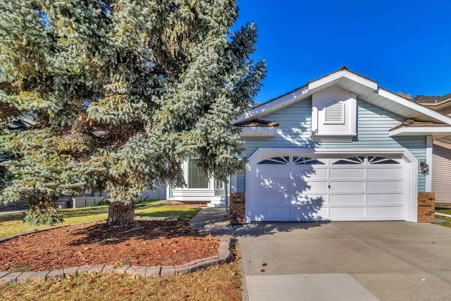 37 Douglasbank Rise SE, Calgary, AB T2Z 2C5