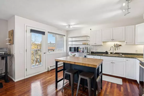 Calgary, AB T3B 2M7,4327 75 ST NW #303