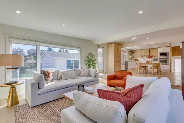 Calgary, AB T2J 4N8,419 Parkview CRES SE