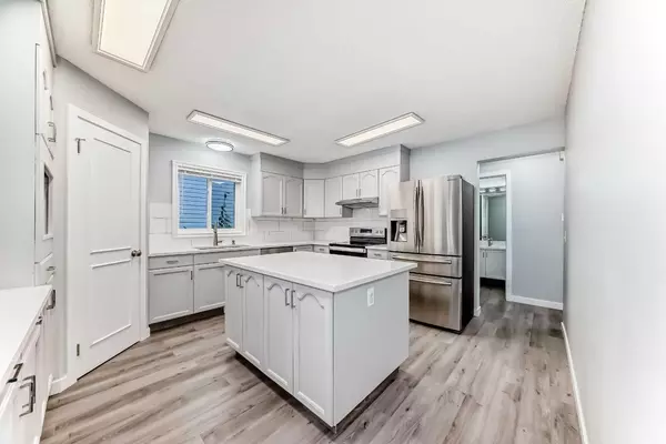 Calgary, AB T3A5C9,10134 Hidden Valley DR NW