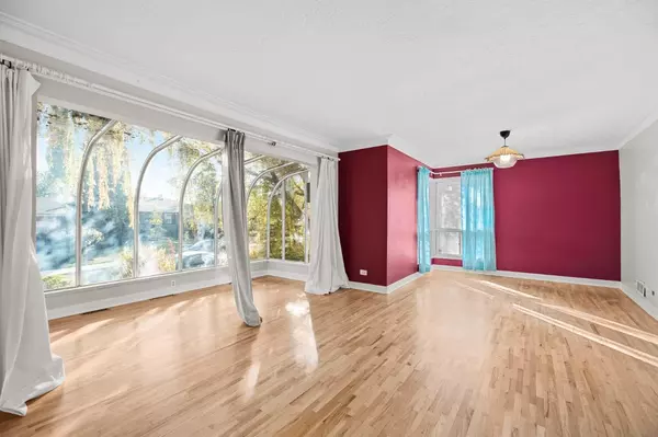 Calgary, AB T2S 1G2,428 49 AVE SW