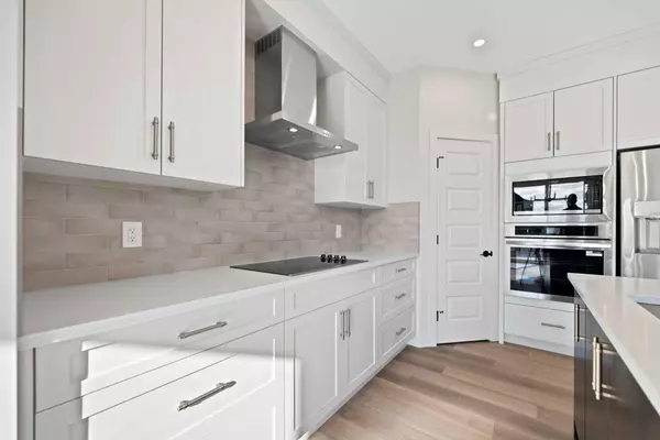 Okotoks, AB T1S3M9,86 Emerson CRES