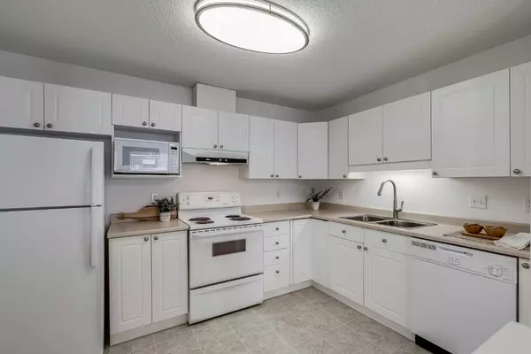 Calgary, AB T3H 3N7,3000 Sienna Park GN SW #3205