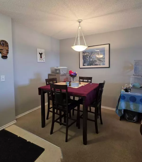 Calgary, AB T3K 5J8,9 Country Village Bay NE #404