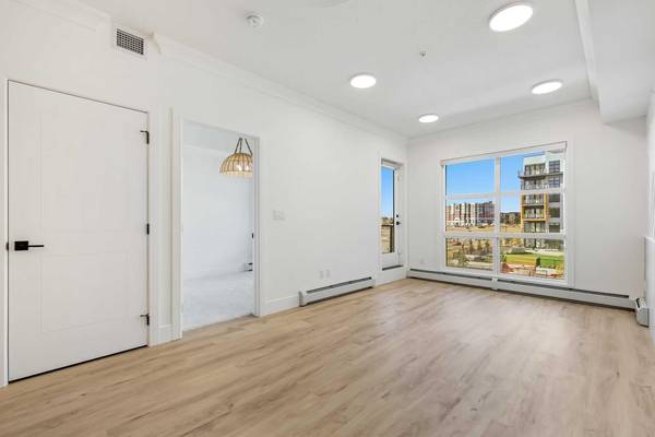 Calgary, AB T3E 0E6,370 Dieppe DR SW #313