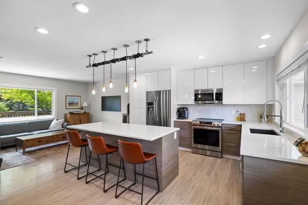 Calgary, AB T2K 1W9,30 Coleridge RD NW
