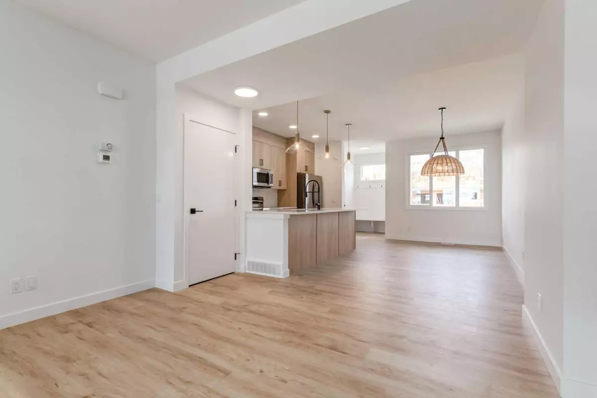 Airdrie, AB T4B 5W3,1154 Cobblestone BLVD