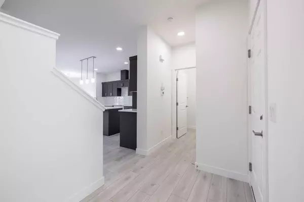 Cochrane, AB T4C 0L3,51 Heritage MNR