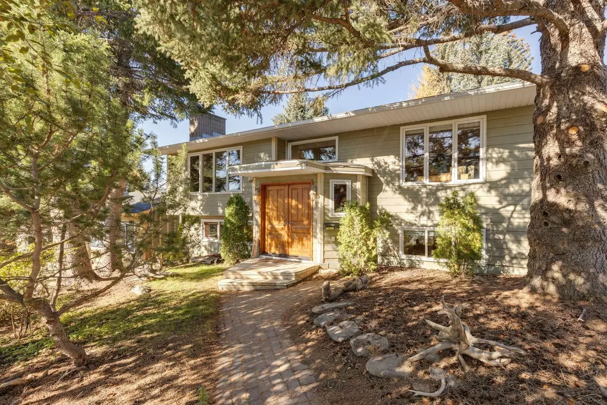 Calgary, AB T2L 1E1,2712 Crawford RD NW