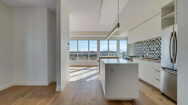 Calgary, AB T2G 1B7,63 Inglewood PARK SE #512