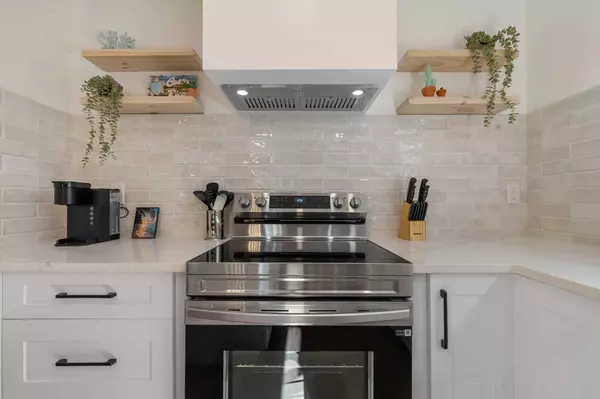 Calgary, AB T3K 1A2,966 Berkley DR NW