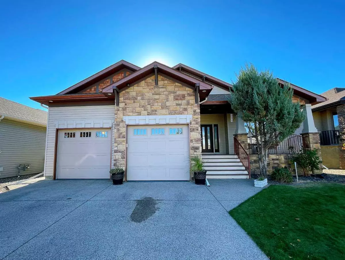 Lethbridge, AB T1K 2N4,534 Canyon CV W