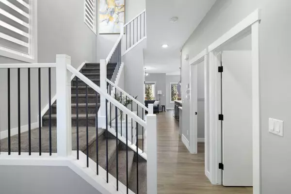 Strathmore, AB T1P0H5,628 Edgefield ST