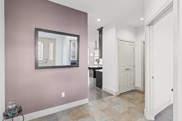 Chestermere, AB T1X 0R7,269 Kinniburge BLVD
