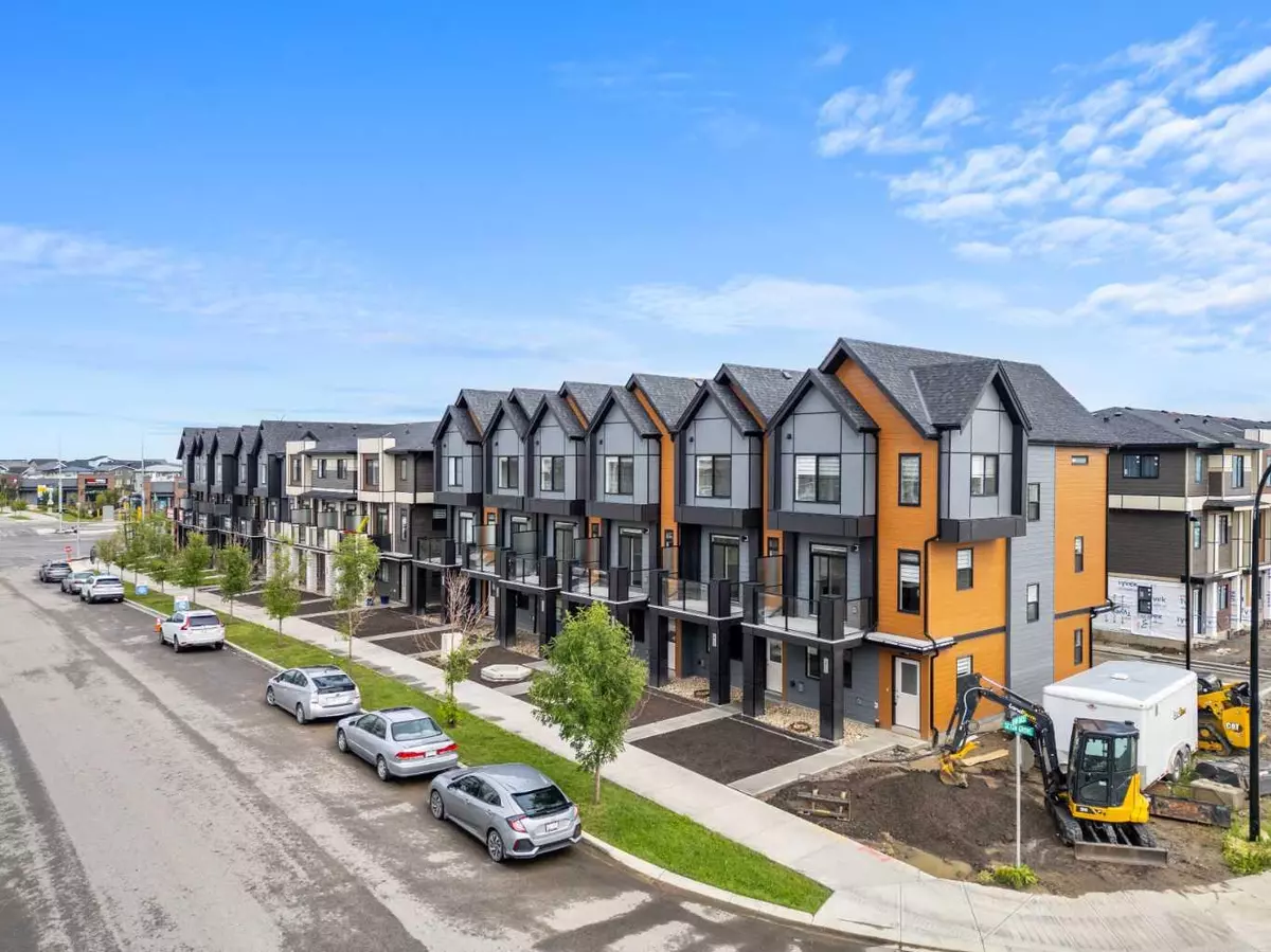 Calgary, AB T3M 3T1,217 Seton GRV SE