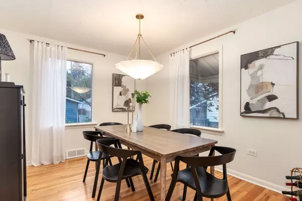 Calgary, AB T2M 2N5,437 30 AVE NW