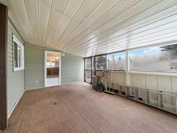 Calgary, AB T1Y6K5,102 Burroughs PL NE