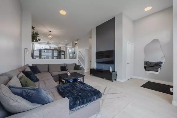 Calgary, AB T3M 2W5,190 Magnolia SQ SE