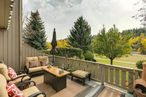 Calgary, AB T3B 4V7,3841 Point Mckay RD NW