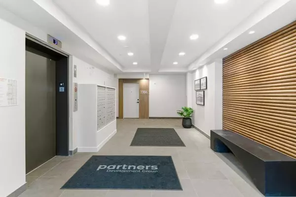 Okotoks, AB T1S 5Y2,100 Banister DR #1107