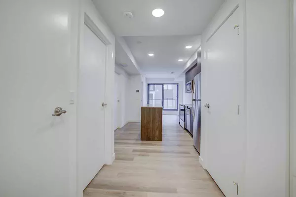 Calgary, AB T2E 8K3,123 4 ST NE #203