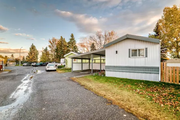 119 Home Bay SE, High River, AB T1V 1J8