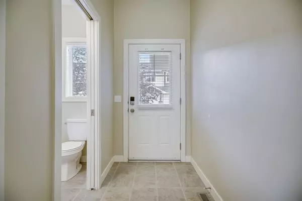 Chestermere, AB T1X 0P6,300 Marina DR #124