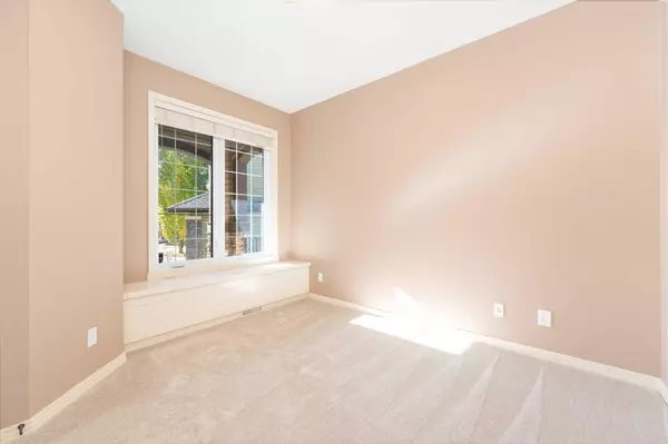 Calgary, AB T3M 0H1,31 Autumn PL SE