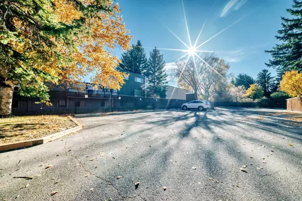 1001 68 AVE SW #210, Calgary, AB T2V 4X1