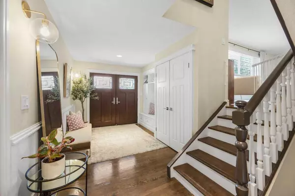 Calgary, AB T2V 2S5,8027 Churchill DR SW