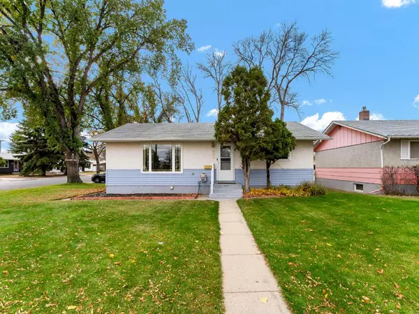 699 14 ST NE, Medicine Hat, AB T1A 5W1