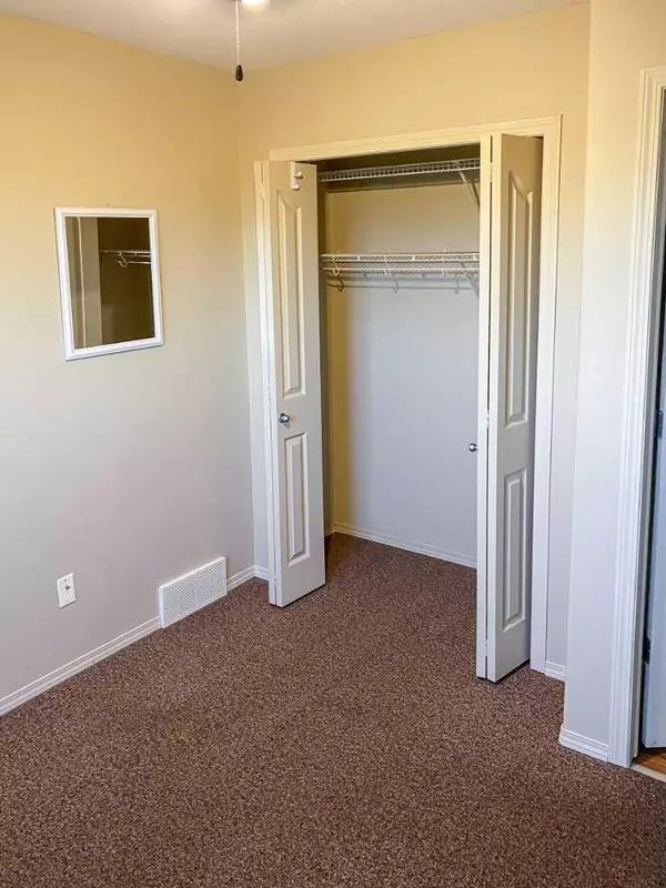 Lacombe, AB T4L 1Y9,7023 Deer ST