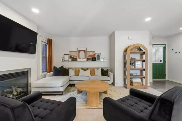 Calgary, AB T3R 0H6,184 Sage Valley DR NW