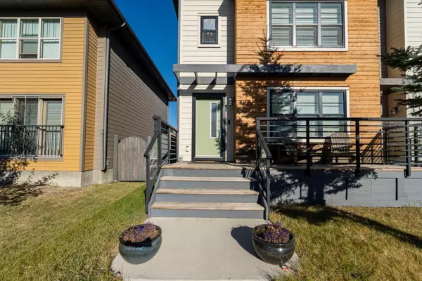 Calgary, AB T2X 0T3,497 Walden DR SE