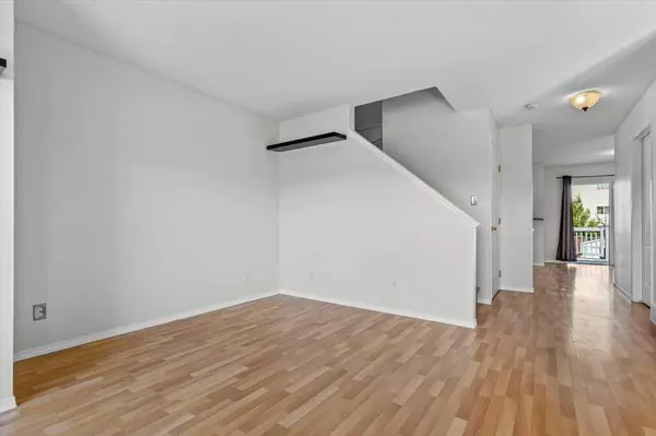 Calgary, AB T3G 4Z9,911 Arbour Lake RD NW