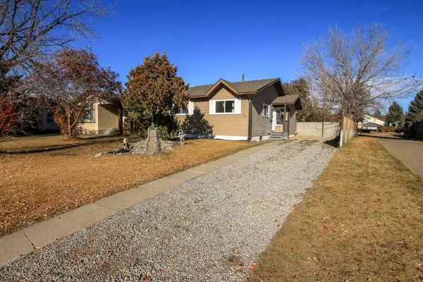 69 Erickson DR, Red Deer, AB T4R 1X8