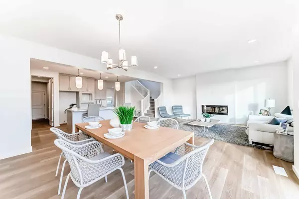 59 Versant WAY SW, Calgary, AB T2Y 0Y9