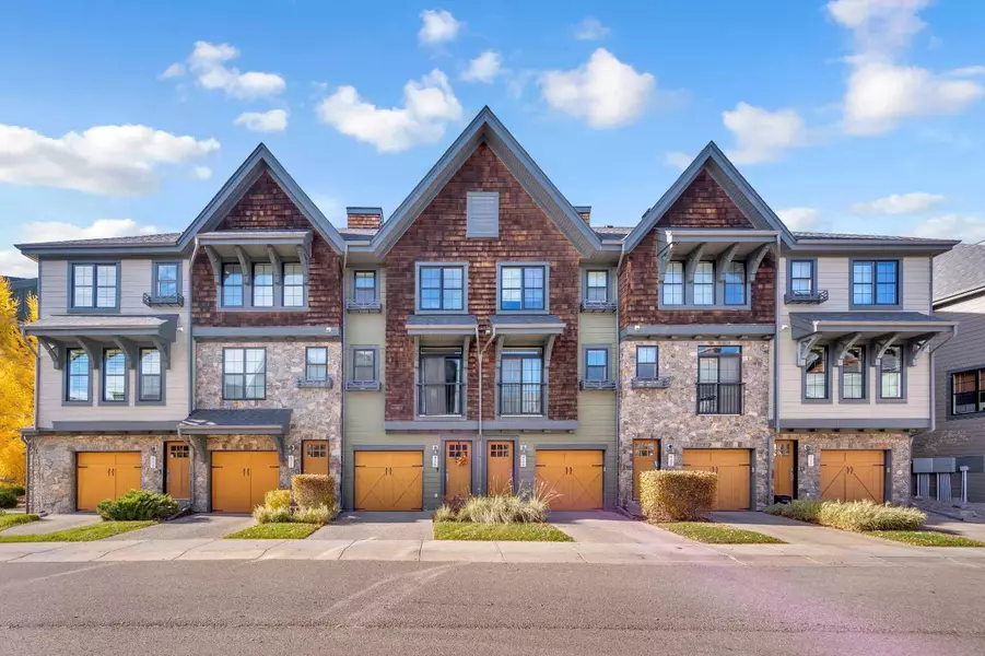 426 Ascot CIR SW, Calgary, AB T3H 0X3