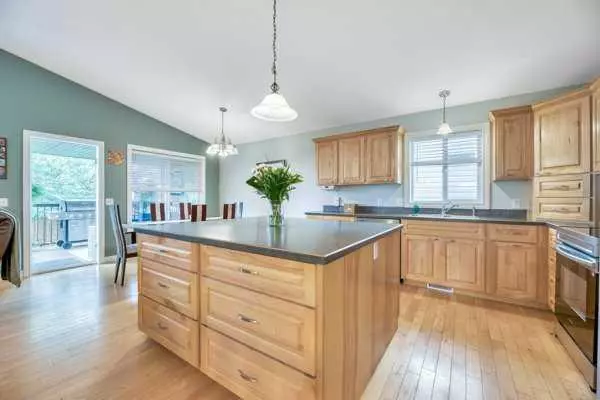 Strathmore, AB T1P 1Y2,196 Camden PL