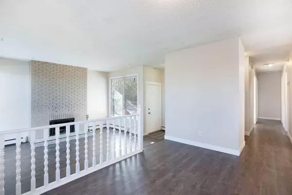 Calgary, AB T3B 2N8,4004 79 ST NW