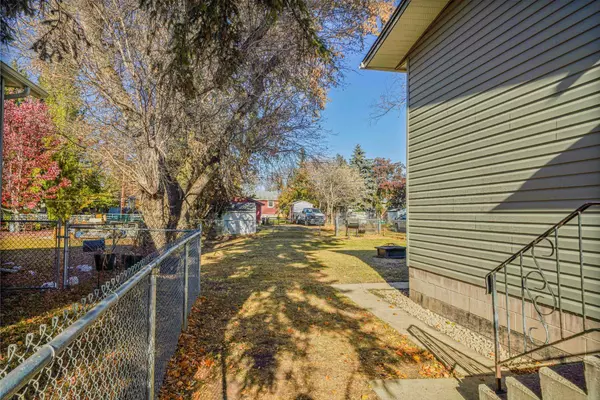 Lacombe, AB T4L 1L1,5510 52 AVE #A