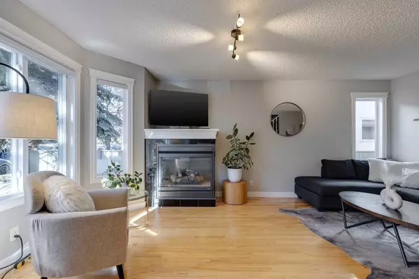 Calgary, AB T3E 1W9,1926 25 ST SW #1