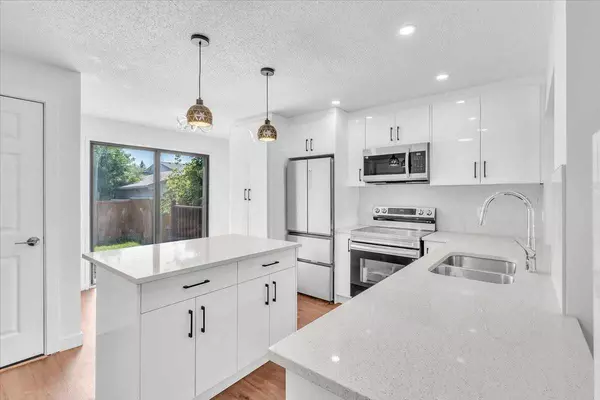 Calgary, AB T2Y1A6,99 Shawmeadows Close SW